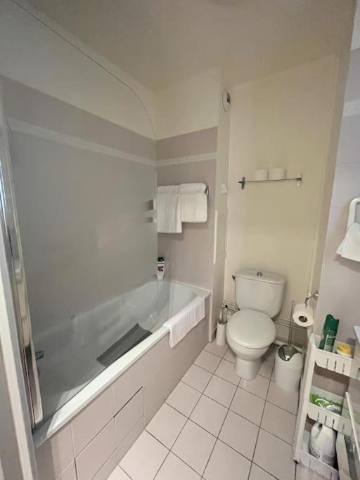 Wondersuite Appartement - Centre Ville Avec Parking Couvert -15Mn De Paris Et 10 Mn De Stade De France, Wifi, Netflix Deuil-la-Barre Экстерьер фото